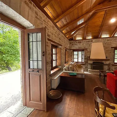 Villa Acroria In Karpenísion