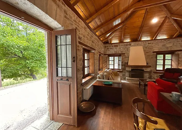 Villa Acroria In Karpenísion